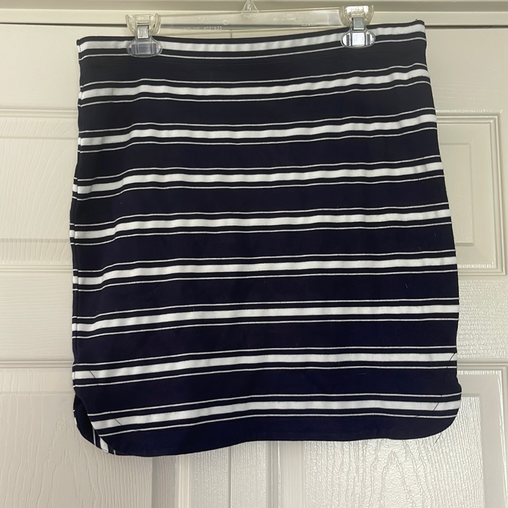 Max Studio Above the Knee Pencil Skirt